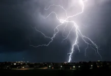 Eventos Climáticos Extremos: O que Você Precisa Saber para Proteger sua Família em Qualquer Situação Eventos Climáticos Extremos - Raios