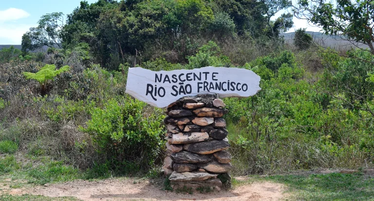 Nascentes do Rio São Francisco: O Tesouro da Serra da Canastra que Abastece o Nordeste
